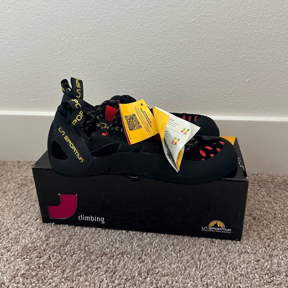 La Sportiva Tarantula Climbing Shoe - Picture 3 of 5